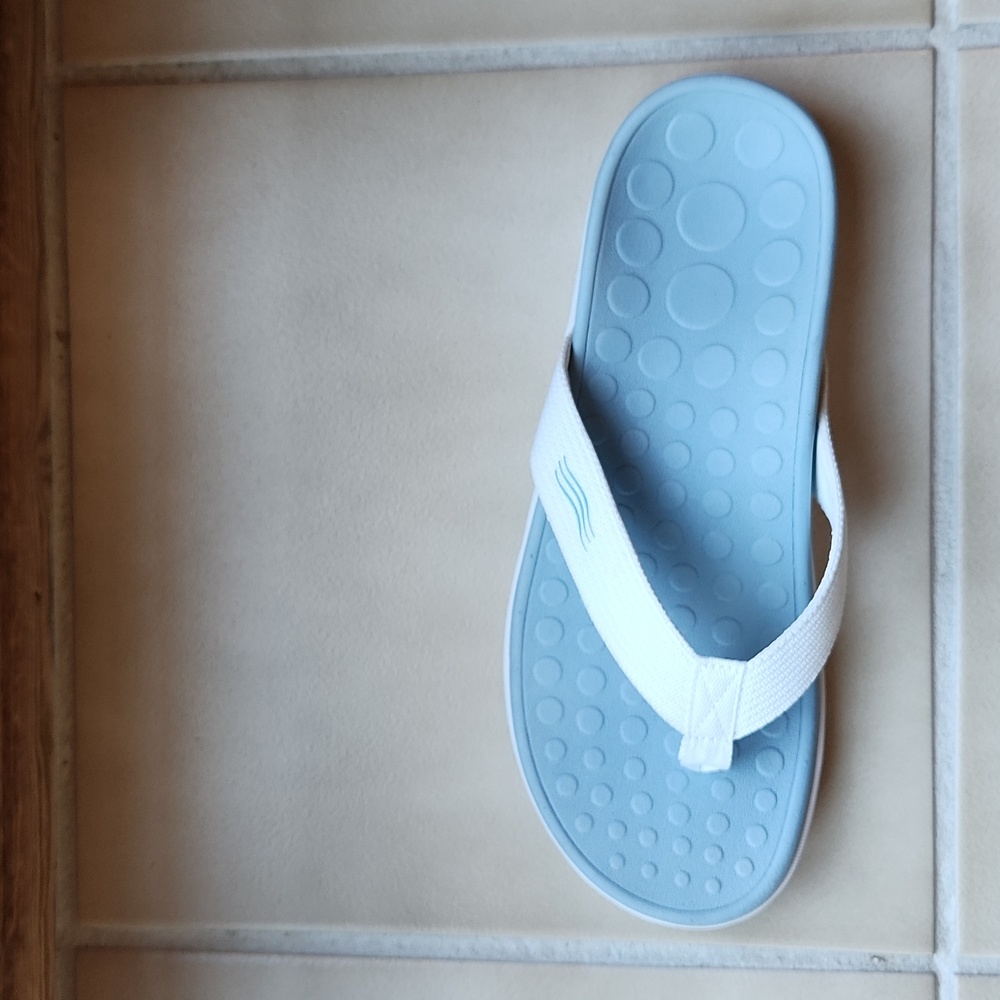 Orthaheel Wave Sandals, Men's size 8, white/blue